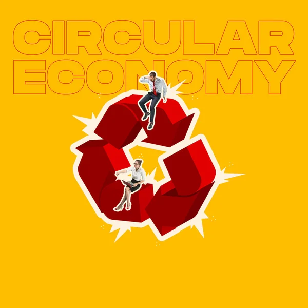 Collage zeitgenössischer Kunst. Mann und Frau sitzen auf einem Recycling-Symbol und machen Statistiken über die Kreislaufwirtschaft isoliert auf gelbem Hintergrund — Stockfoto
