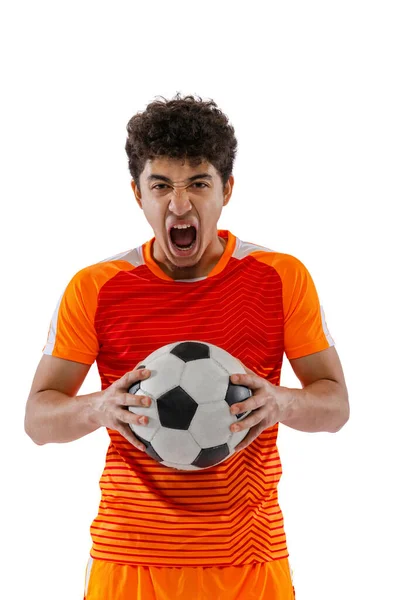 Winnaar emoties. Portret van een jongeman, voetbal, voetballer die poseert met een bal geïsoleerd op een witte studio achtergrond. Begrip sport, wedstrijd — Stockfoto