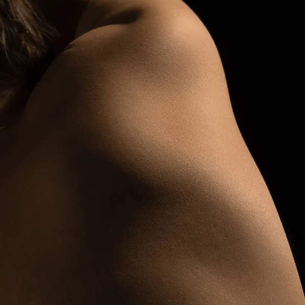 Γυναικεία υφή σώματος. Κοντινό μέρος του γυναικείου σώματος. Η φροντίδα του δέρματος, η υγεία, η υγιεινή και η ιατρική έννοια. Μακρο-φωτογραφία. Τέχνη, έννοια της φυσικής ομορφιάς — Φωτογραφία Αρχείου