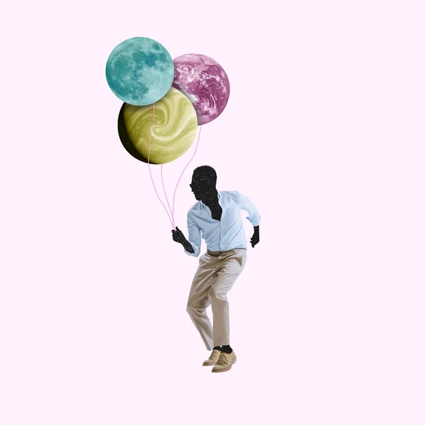 Hedendaagse kunst collage. Gezichtloze stijlvolle man met luchtballonnen en dansen geïsoleerd over een lichte achtergrond. Concept van retro mode, creativiteit, muziek, ruimte — Stockfoto