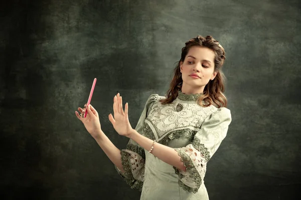 Tratamento Beleza Retrato Menina Bonita Jovem Vestido Cinza Estilo Moda — Fotografia de Stock