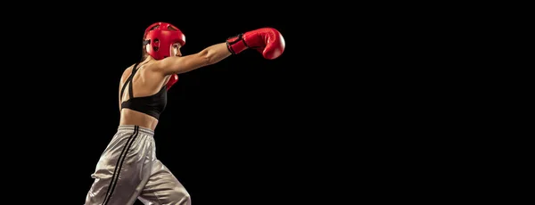 Volante Con Boxeadora Joven Guantes Boxeo Entrenamiento Casco Aislado Sobre —  Fotos de Stock