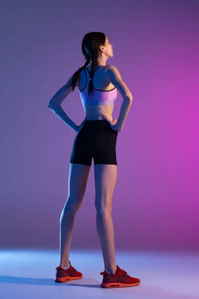 Arkadan Bak Genç Fitness Kızı Spor Üniformalı Bayan Atlet Neon — Stok fotoğraf