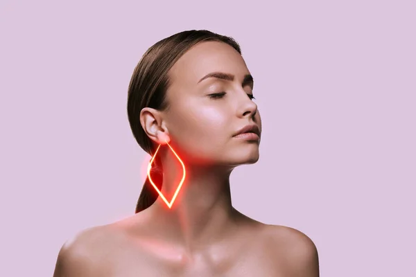 Anting Gadis Cantik Dengan Aksesoris Fashion Neon Perhiasan Terisolasi Dari — Stok Foto