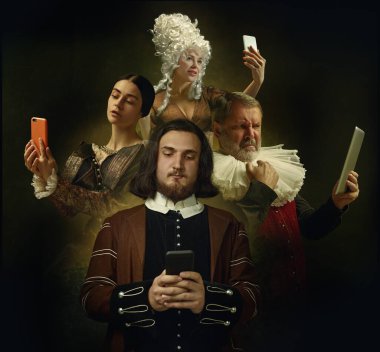 Telefonları kaydırmak, selfie çekmek. Ortaçağ insanları, eskimiş giysiler içinde koyu renk arka planda kraliyet mensupları olarak. Devir, modernlik ve rönesans kavramı, barok tarzı. Yaratıcı kolaj.