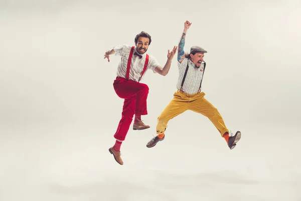 Two Cheerfull Dudes Young Men Old School Fashioned Attire Running — Stock Photo, Image