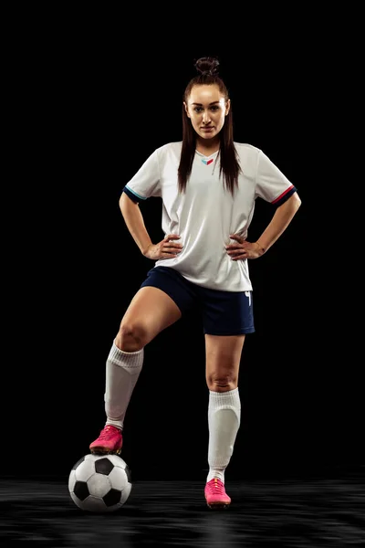 Uczestniczka Portret Pełnej Długości Sportowej Dziewczyny Kobieca Piłkarka Pozująca Czarnym — Zdjęcie stockowe