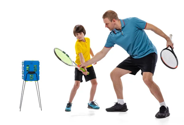 Jugador Tenis Profesional Instructor Niño Edad Escolar Con Uniforme Deportivo — Foto de Stock