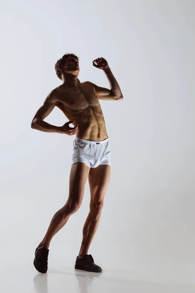 Solo Gefühle Durch Bewegungen Ausdrücken Tempotanz Performance Junger Flexibler Mann — Stockfoto