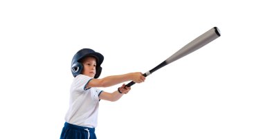 Sportif çocuk, beyaz arka planda eldivenli ve toplu spor üniformalı yeni beyzbol oyuncusu. Spor anlayışı, başarılar, rekabet. Okul çağındaki çocuk beyzbol oynamayı öğreniyor. El ilanı