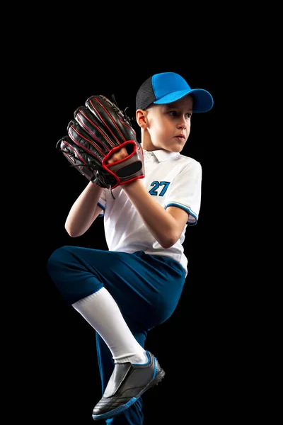 Giocatore Offensivo Ritratto Dinamico Del Piccolo Giocatore Baseball Lanciatore Uniforme — Foto Stock