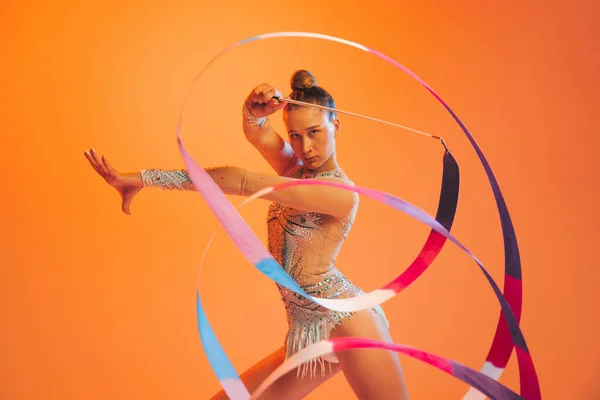 Passie Beweging Jong Sportief Meisje Ritmische Gymnastiek Kunstenaar Dansen Geïsoleerd — Stockfoto