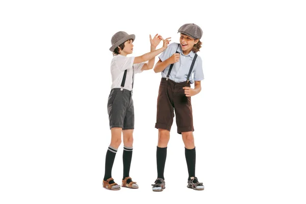 Friends Two School Age Boys Stylish Kids Wearing Retro Clothes — Stockfoto