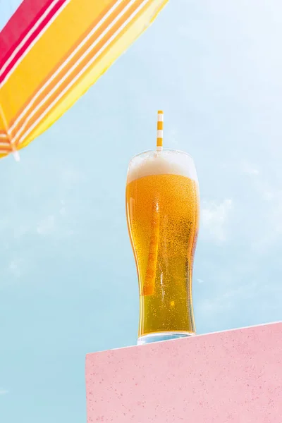 Summer Vibes Glass Cold Frothy Light Beer Summer Blue Sky — Stockfoto