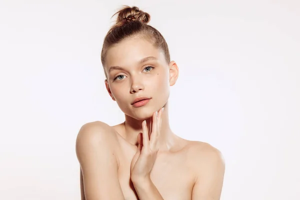 Zadbana Skóra Pół Długości Portret Młodej Pięknej Modelki Bez Makijażu — Zdjęcie stockowe