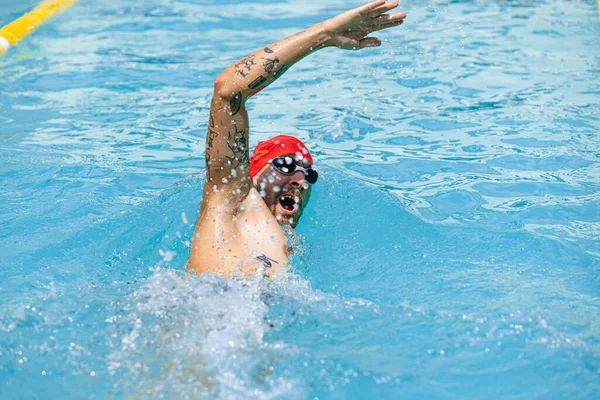 Big Energy One Athlete Male Professional Swimmer Goggles Red Swimming — Stock Photo, Image