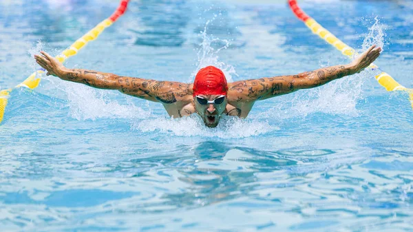Butterfly Swimming Technique Young Muscular Man Professional Swimmer Goggles Training — Stock Photo, Image