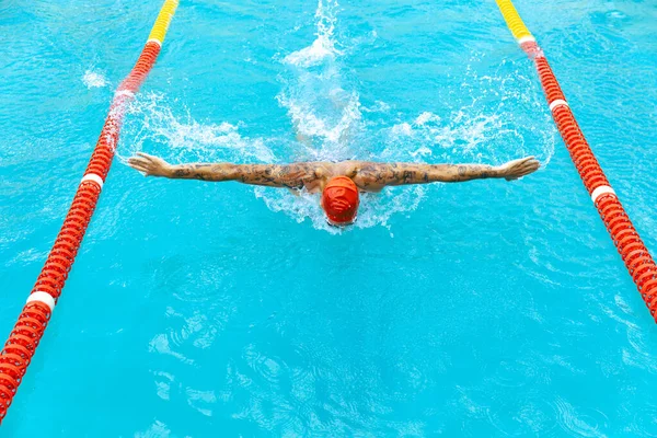 Movimiento Acción Retrato Vivo Del Joven Deportista Nadador Profesional Gafas —  Fotos de Stock