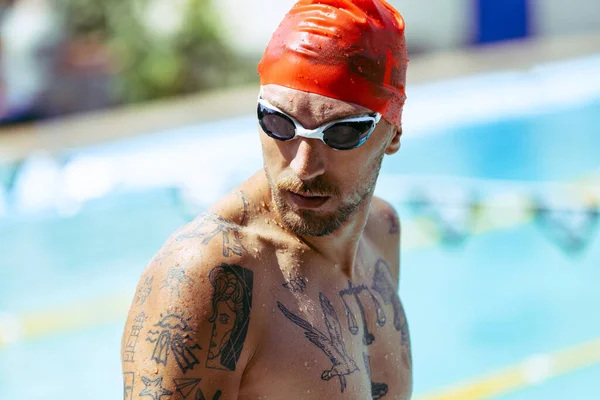 Mirada Campeón Primer Plano Joven Hombre Guapo Nadador Profesional Gafas —  Fotos de Stock