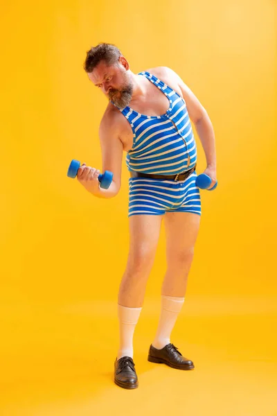 Preparando Corpo Para Verão Jovem Vestindo Fato Banho Azul Branco — Fotografia de Stock