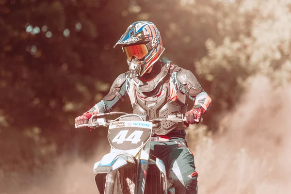 Ukrainian Professional Motorcycle Rider Driving Enduro Motorbike Outdoors Hot Summer — Foto de Stock