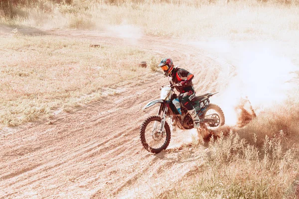 Treinamento Motociclista Profissional Motocicleta Enduro Estepe Área Deserto Livre Dia — Fotografia de Stock