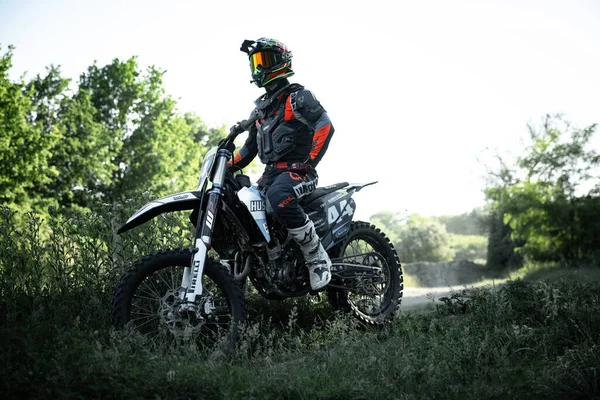 Forest Trail Road Live Shot Professional Motorcycle Rider Driving Enduro — Foto Stock