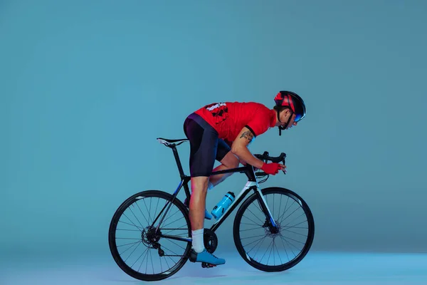 Cycle Race Studio Shot Professional Cyclist Red Sports Uniform Goggles — Zdjęcie stockowe