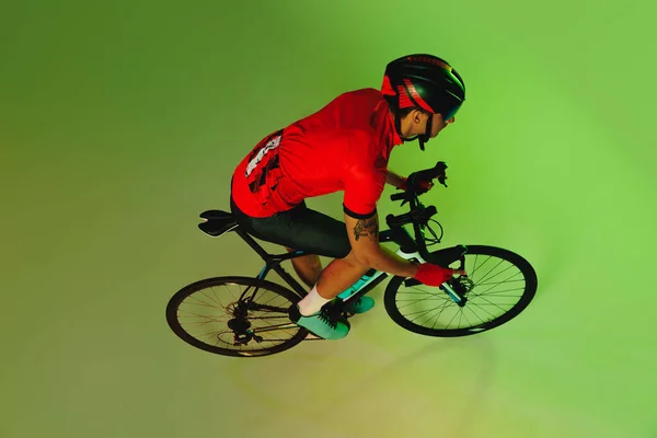 Aerial View Male Cyclist Riding Bicycle Sports Uniform Protective Helmet — ストック写真