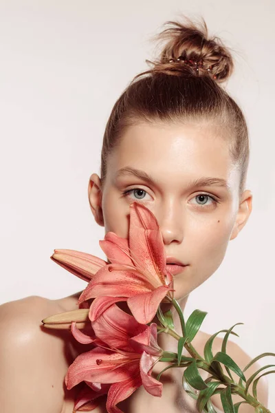 Close Portrait Beautiful Young Girl Flower Isolated White Studio Background — Stock fotografie