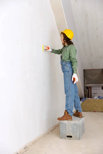 Destroying Gender Stereotypes Live Portrait Young Woman Builder Wearing Helmet — Stock Photo, Image