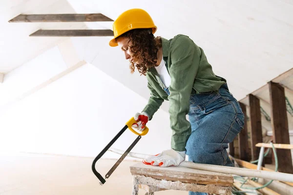 Repair Work Young Woman Professional Builder Makes Room Repairs Using — Fotografia de Stock