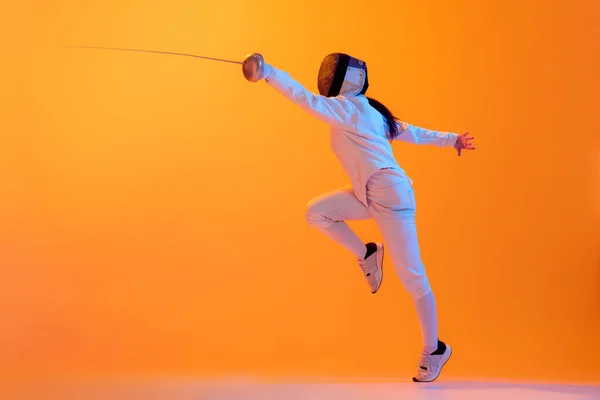 Attack Studio Shot Professional Fencer White Fencing Costume Mask Action — Stock fotografie