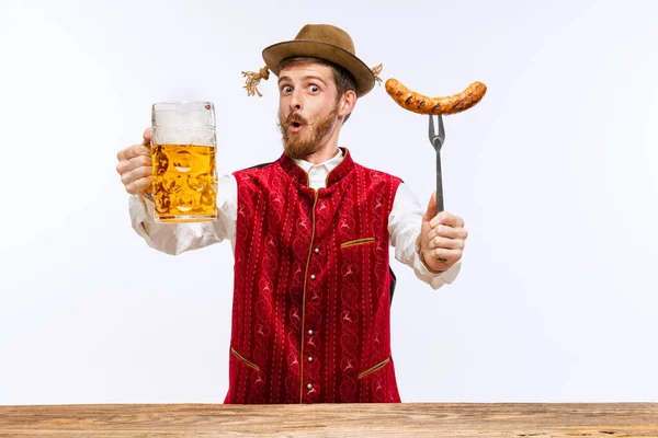 Mladý Výrazný Muž Klobouku Oblečený Slavnostního Tradičního Bavorského Nebo Německého — Stock fotografie