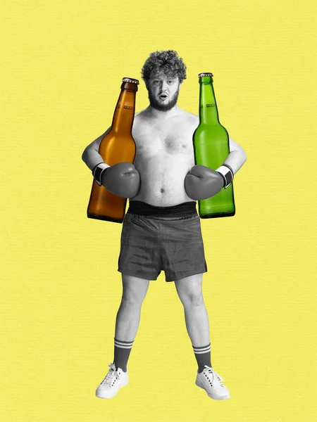 Спорт Або Алкоголь Жирний Чоловік Тримає Дві Пляшки Пива Сучасне — стокове фото