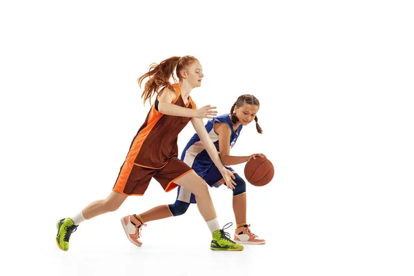 Studio Shot Beginner Basketball Players Young Girls Teen Training Basketball —  Fotos de Stock