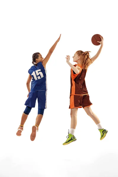 Estúdio Tiro Jogadores Basquete Iniciantes Meninas Jovens Treinamento Adolescente Com — Fotografia de Stock