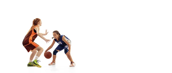 Juega Defensa Jugadoras Baloncesto Chicas Jóvenes Entrenamiento Adolescente Con Pelota — Foto de Stock