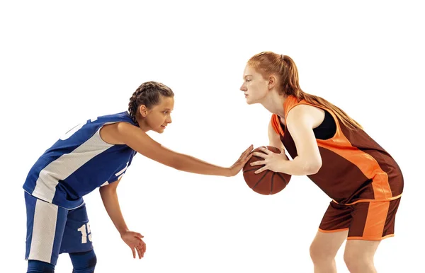 Studio Shot Beginner Basketball Players Young Girls Teen Training Basketball — Fotografia de Stock