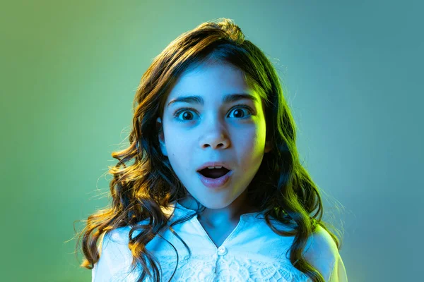 Closeup Shocked Little Girl Kid Casual Style Clothes Looking Camera — Φωτογραφία Αρχείου