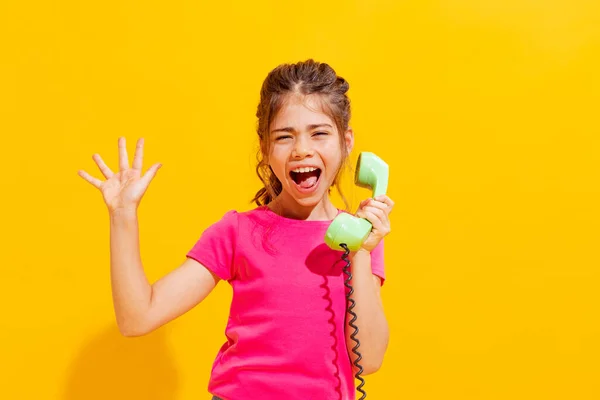 Shout Loudly Retro Phone Excited Little Girl Kid Casual Style — Zdjęcie stockowe