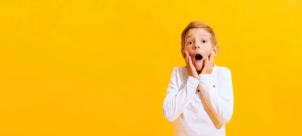 Shock Scare Surpirse Portrait Scary Little Boy Emotional Kid Isolated — Fotografia de Stock