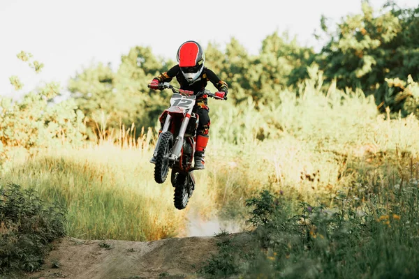Big Energy Live Shot Junior Sportsman Motorcyclist Training Motorbike Hot — стоковое фото