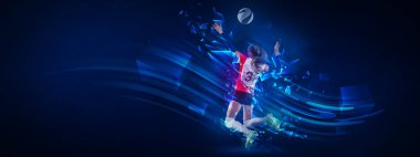 Kadın voleybol oyuncusunun hareket halinde olduğu yaratıcı bir sanat eseri. Topla birlikte koyu mavi arka planda izole edilmiş ve neoneli elementlerle birlikte. Sanat, yaratıcılık, spor, enerji ve güç kavramı. Yatay pankart, broşür