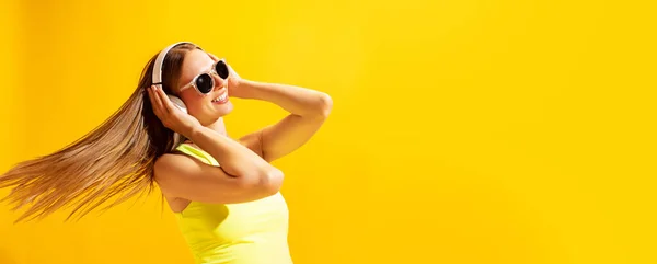 Flyer Young Girl Happy Student Listening Music Isolated Bright Yellow — ストック写真