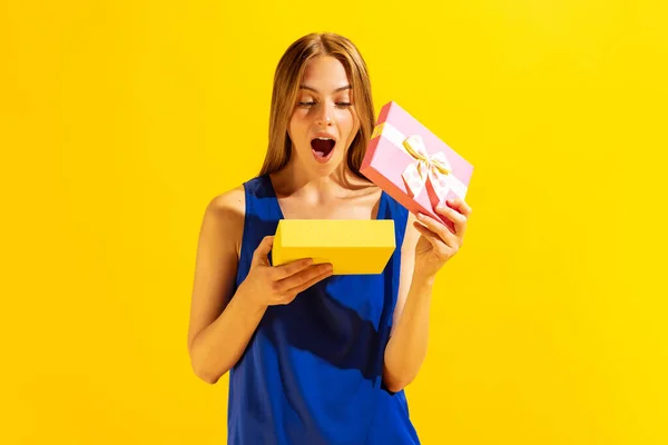 Surprise Happy Womens Day Thrilled Young Beautiful Blond Girl Holding — Stockfoto