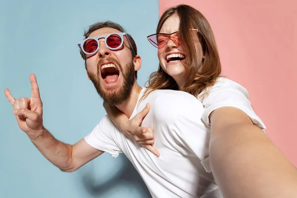 Euphoria Portrait Crazy Rock Music Fans Young Couple Wearing White — Fotografia de Stock