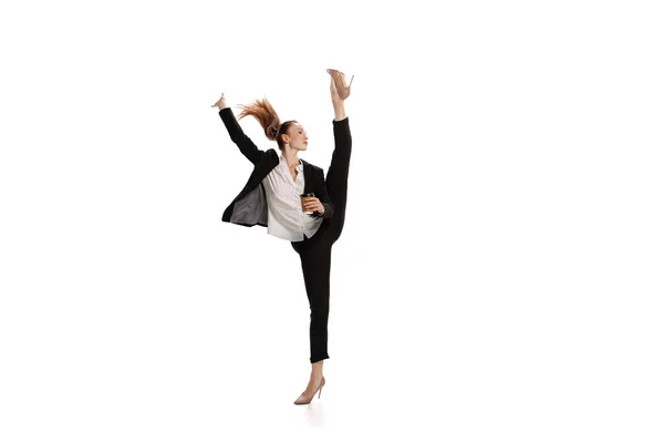 Универсальный Сотрудник Гибкая Молодая Деловая Женщина Танцует Улыбается Изолированно Белом — стоковое фото
