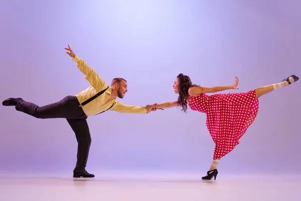 Lindy Hop Active Emotional Couple Colorful Retro Style Costumes Dancing — ストック写真