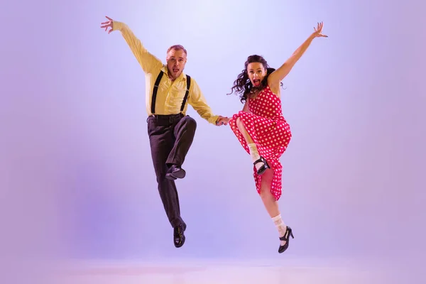 Lindy Hop Active Emotional Couple Colorful Retro Style Costumes Dancing — Fotografia de Stock